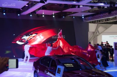 Vietnam Motor Show 2016: Người đẹp và xe Lexus.