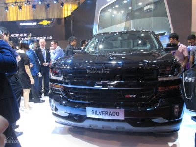Chevrolet Silverado Midnight sử dụng động cơ xăng V8 5.3L Ecotec3, mạnh 355 mã lực .