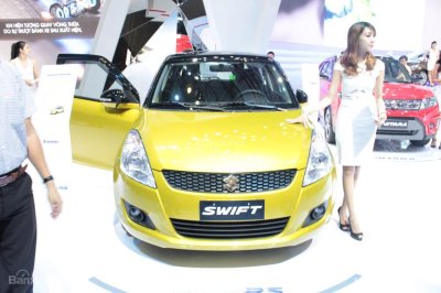 Suzuki Swift RS 2017 giá 609 triệu Đồng chính thức ra mắt triển lãm VIMS.