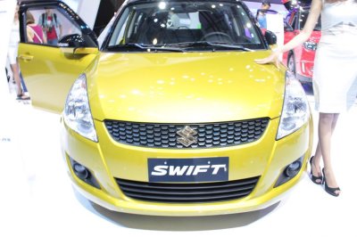 Tận mắt Suzuki Swift RS 2017 giá 609 triệu Đồng tại triển lãm VIMS a1