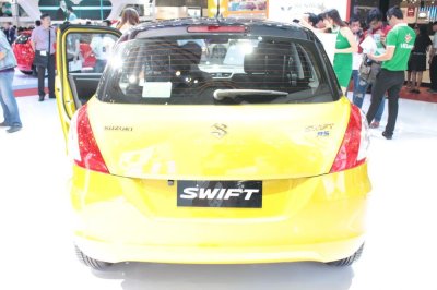 Tận mắt Suzuki Swift RS 2017 giá 609 triệu Đồng tại triển lãm VIMS a2