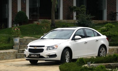  Đánh giá xe Chevrolet Cruze 2016: Mẫu sedan mới, nhẹ hơn và mạnh mẽ hơn.