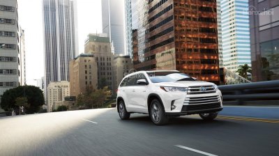 Toyota Highlander 2018 đang chạy