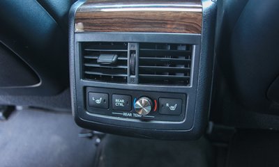 Hàng ghế sau Toyota Avalon 2013 Toyota Avalon 2013 điều hòa sau