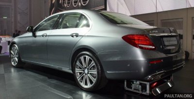 Mercedes-Benz E-Class đuôi xe