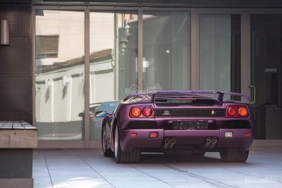 Mãn nhãn với xế độc Lamborghini Diablo bản đặc biệt màu tím hồng