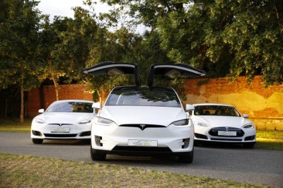 Không có trang bị phanh khẩn cấp tự động, hai mẫu xe điện Tesla bị đánh giá thấp