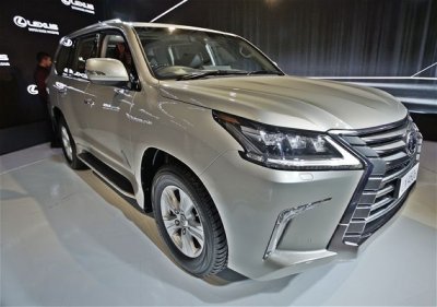 Lexus LX450d máy dầu có giá tương đương 8,2 tỷ đồng tại Ấn Độ.