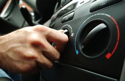 Tác hại từ việc sử dụng điều hòa xe ô tô không đúng cách 3 Tác hại từ việc sử dụng điều hòa xe ô tô không đúng cách a3