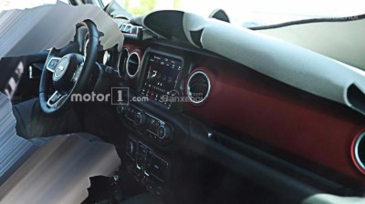 Rò rỉ hình ảnh mới nhất về nội thất của Jeep Wrangler 2018 a1