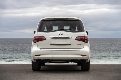 Đuôi Infiniti QX80 Signature Edition 2017.