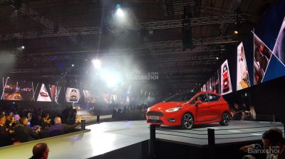 Ford Fiesta 2017 hoàn toàn mới chính thức ra mắt lớn hơn, an toàn hơn.