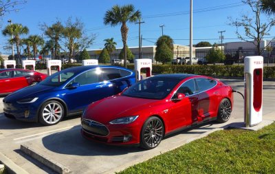 Consumer Reports tăng điểm cho Tesla nhờ phanh tự động Consumer Reports tăng điểm cho Tesla nhờ phanh tự động.