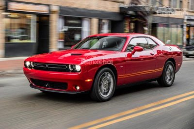 Xe thể thao hạng trung: Dodge Challenger.