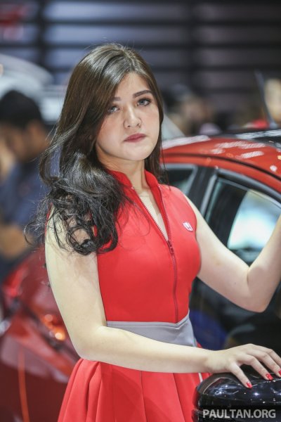 Bóng hồng "tỏa nắng" tại triển lãm ô tô Indonesia GIIAS 2017 a14