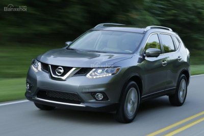NissanRouge là một trong những mẫu SUV cỡ nhỏ có tầm nhìn kém nhất ô tô Nissan Rouge nhìn từ góc 3/4 thứ nhất