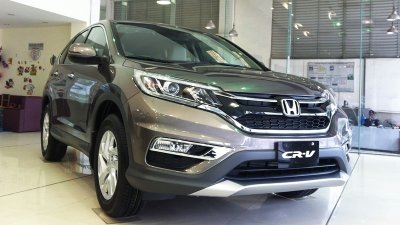 Ảnh Honda CR-V màu xám tại đại lý a1