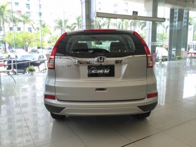 Honda CR-V 2.4TG bạc chụp từ sau a3