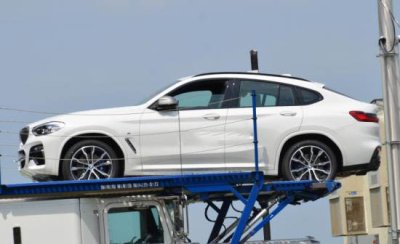 BMW X4 2018 màu trắng chụp bên hông