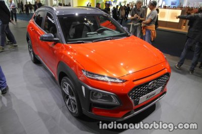 ô tô Hyundai Kona màu cam góc phần tư thứ 4