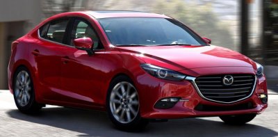 Ảnh chụp phía trước Mazda 3 màu đỏ