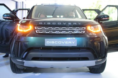 Land Rover Discovery 2017 chụp từ phía trước