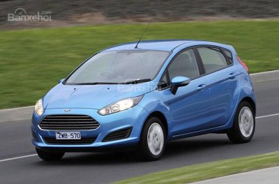 Ford Fiesta Ambiente có mức giá khởi điểm 12.436 USD