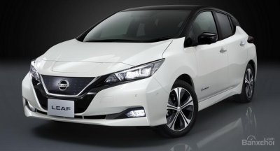 ô tô Nissan 2018 màu trắng góc 3/4 thứ 1