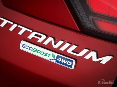 logo ecoboost trên Ford Escape 2017