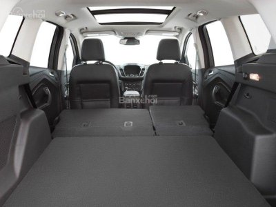 Không gian chứa hành lý không phải điểm mạnh của Ford Escape 2017 cốp sau xe Ford Escape 2017