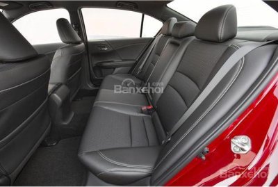 So sánh xe Toyota Camry 2018 và Honda Accord 2017 về độ thoải mái của ghế ngồi/