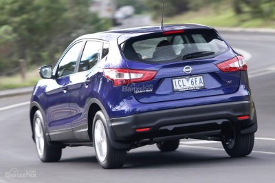 đuôi xe Nissan Qashqai màu xanh