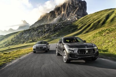 Maserati Levante S bản máy xăng cập bến Anh với giá 2,1 tỷ đồng.