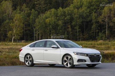 Honda Accord 2018 tăng giá bán do có thêm nhiều trang bị ô tô Honda Accord 2018 màu trắng