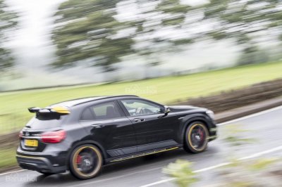 Mercedes-AMG GLA 45 Yellow Night Edition a11