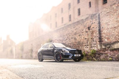 Mercedes-AMG GLA 45 Yellow Night Edition a15