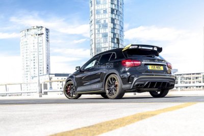 Mercedes-AMG GLA 45 Yellow Night Edition a13