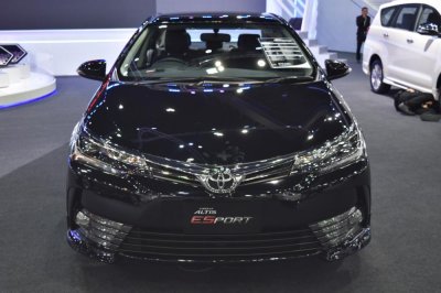 Toyota Corolla 2019 hé lộ ngoại thất chính thức, na ná Camry 7