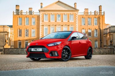 Ford Focus RS bản Giáng sinh đặc biệt có giá từ 1,09 tỷ đồng tại Anh.