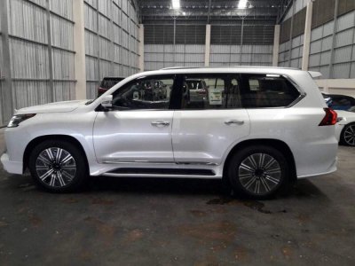 Lexus LX570 Super Sport sẽ về Việt Nam vào đầu năm 2018, giá 10 tỷ 9