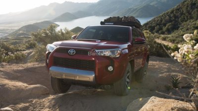 Toyota 4Runner 2018 màu đỏ