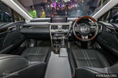 Khoang nội thất Lexus RX L 2018 bản 7 chỗ tại thị trường Malaysia.