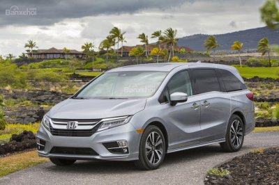 Giá xe Honda Odyssey 2018 bản Mỹ từ 30890 USD