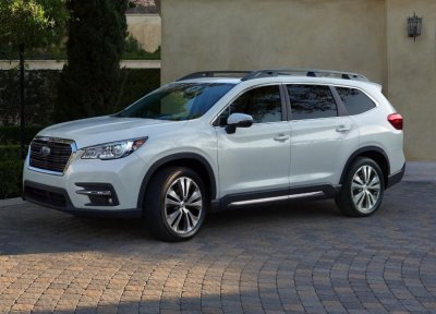 Subaru Ascent 2018 giá từ 748 triệu đối đầu Hyundai Santa Fe - Ảnh 1.