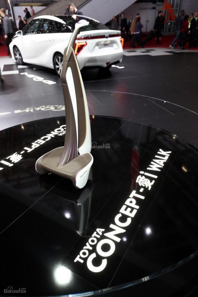 Xe điện thông minh Toyota Concept-i khoe bánh tại Geneva - 2 Xe điện thông minh Toyota Concept-i khoe bánh tại Geneva - 2