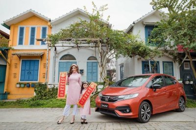 Người đẹp và xe Honda Jazz 2018 a4