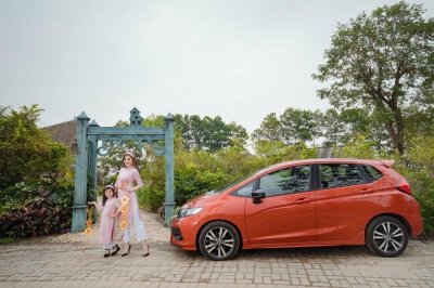 Người đẹp và xe Honda Jazz 2018 a3