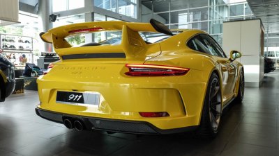 Soi chiếc Porsche 911 GT3 2018 nhập khẩu chính hãng đầu tiên tại Việt Nam a2