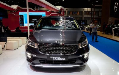 Cận cảnh Kia Sedona facelift xuất hiện tại triển lãm Bangkok 2018.