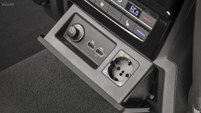 Ưu điểm của Volkswagen Touareg 2019 - ảnh 10 Đánh giá xe Volkswagen Touareg 2019 về trang bị tiện nghi: chân sạc, kết nối USB 2